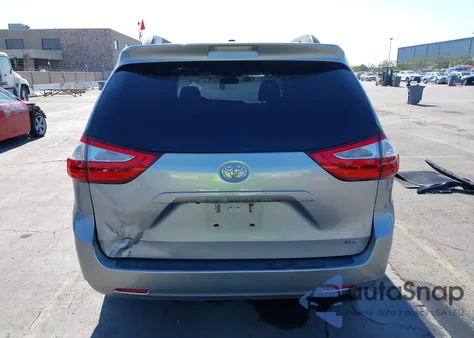 2017 Toyota Sienna Xle 8 Passenger z USA, uszkodzony, nr VIN 5TDYZ3DC3HS797383